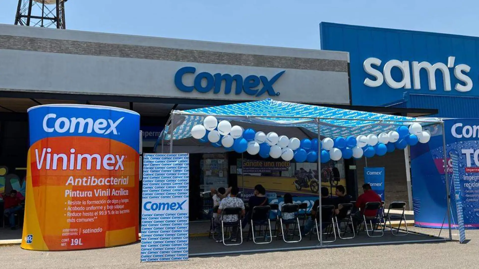 La tienda de pinturas Comex llevo a cabo el sorteo de 8 motocicletas